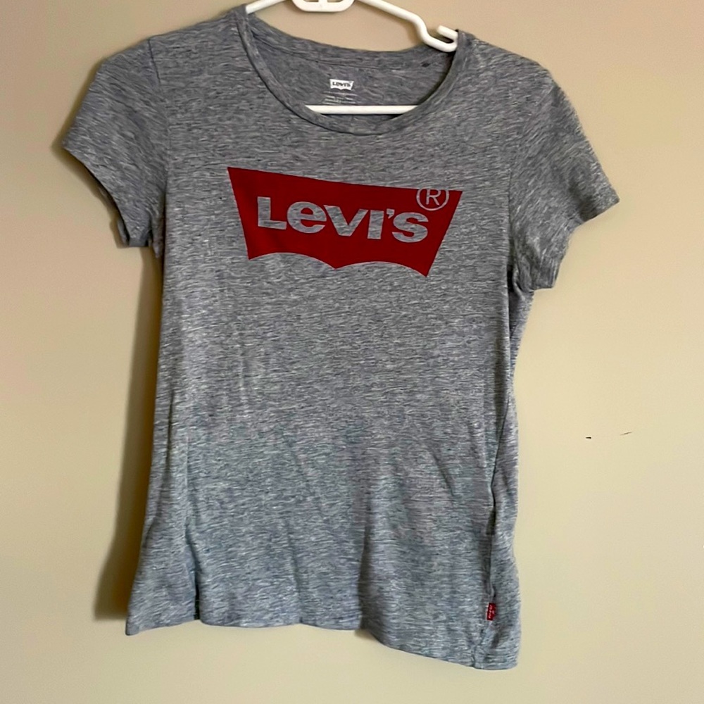 Levi’s tshirt